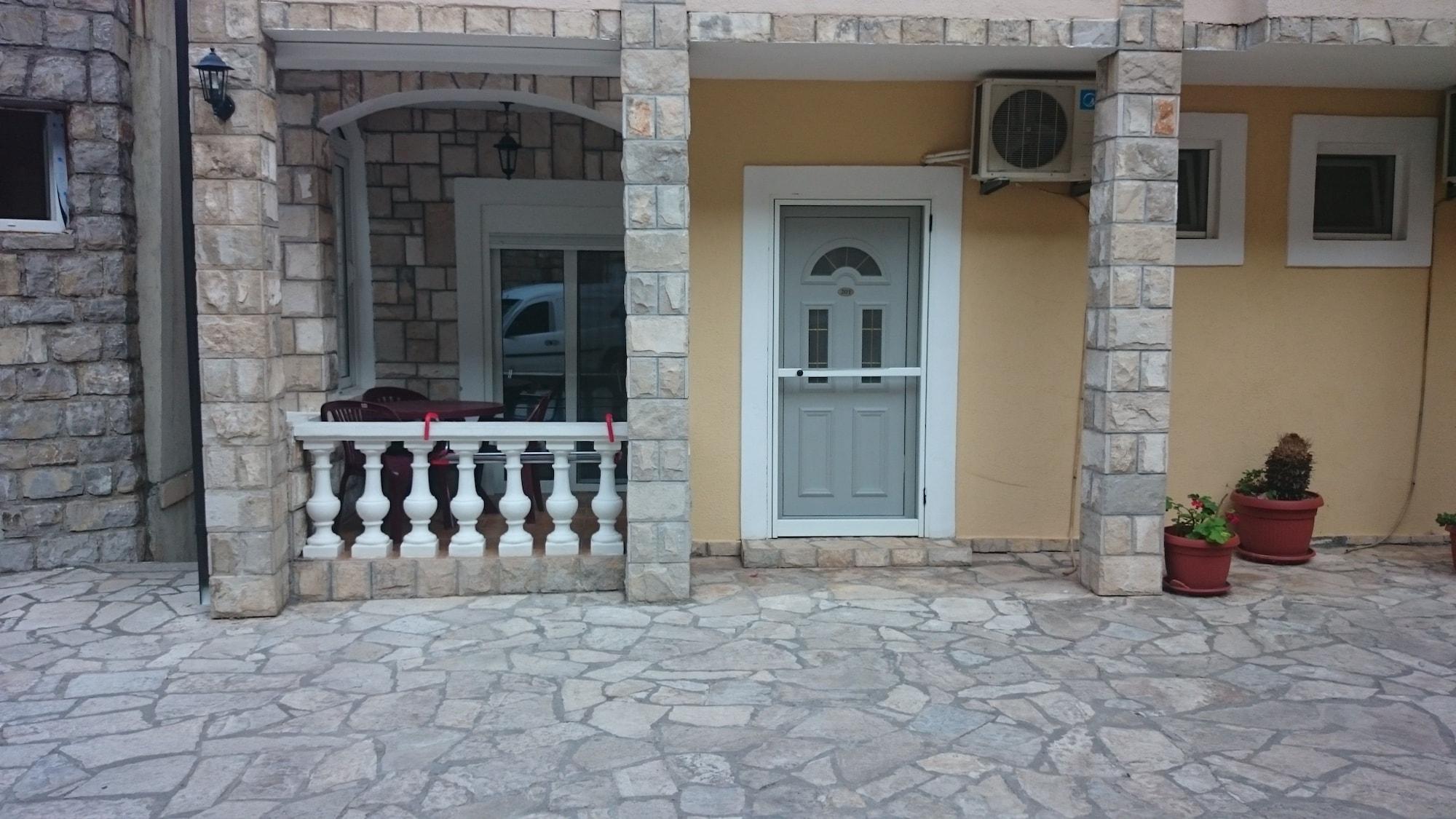 Castellamare Residence Петровац Экстерьер фото