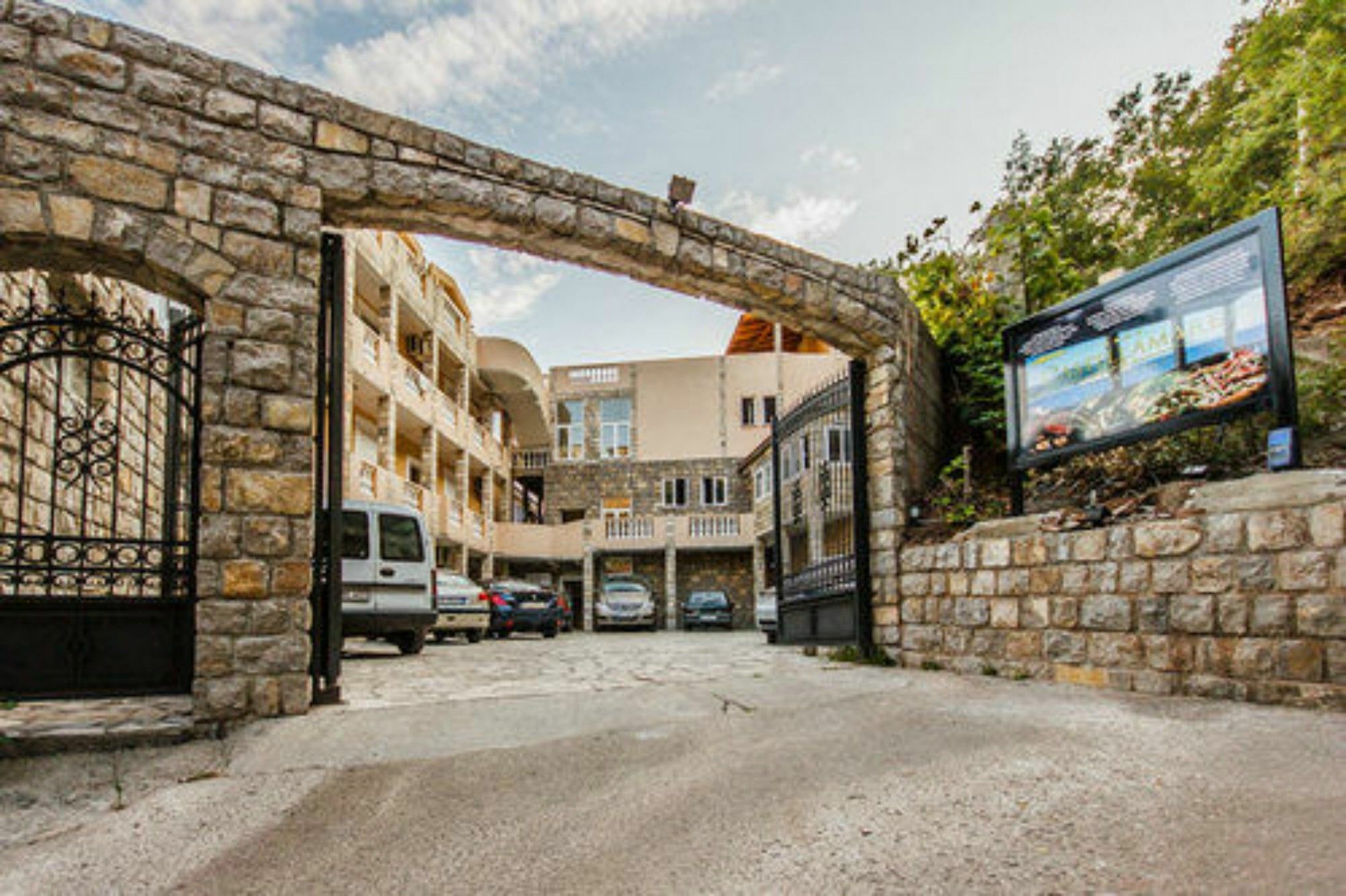 Castellamare Residence Петровац Экстерьер фото
